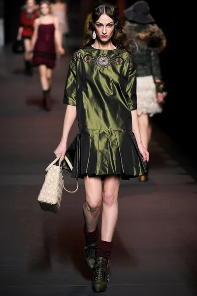 Look 32
